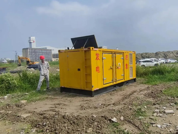 泰安200KW柴油发电机机组每小时的油耗量受哪些因素影响？